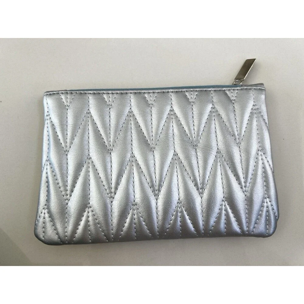 ipsy silver metallic